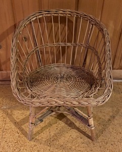 lot 275 image: Vintage Woven Child Size Chair