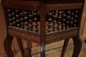 lot 281 image: Beautiful Vintage Accent Table