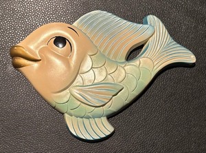 lot 291 image: Vintage Miller Studio Chalkware Fish Wall Hangings