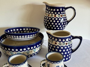 lot 96 image: Variety of Boleslawiec Polish Pottery