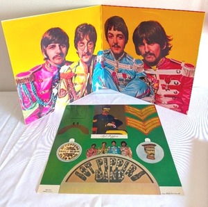 lot 11 image: Vintage Record Beatles Sgt Peppers Lonely Hearts Club