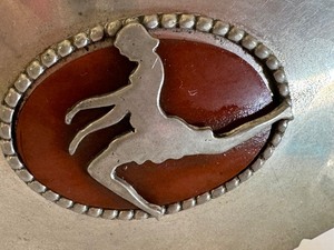 lot 320 image: Vintage Art Deco Trinket  Dresser Box