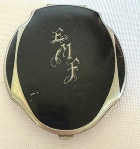 lot 323 image: Vintage Elgin Compact and a Fun Pair of Art Deco Style Earrings