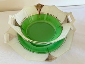 lot 17 image: Vintage Art Deco Glass Platter and Bowl
