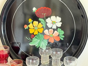 lot 309 image: Vintage Floral Painted Metal Tray and Vintage Cocktail Glasses