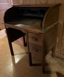 lot 356 image: Charming Vintage Childrens Wooden Desk