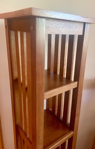 lot 365 image: Tall Narrow Four Shelf Bookshelf