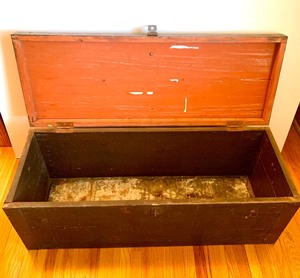 lot 370 image: Unique Vintage Wood Trunk