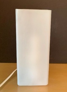 lot 214 image: Pretty Frosted Glass Square Table Lamp