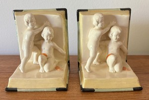 lot 459 image: Vintage Eartherware Roman Style Bookends