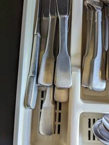 lot 374 image: Lunt Jefferson Pewter Flatware Set