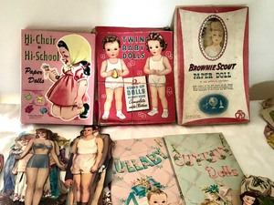 lot 446 image: Grand Grouping of Vintage Paper Dolls