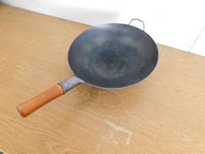 lot 68 image: Wosukata Authentic Cast Iron Wok