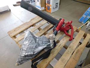 lot 71 image: Toro Electric Leaf Vac  Blower