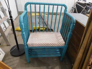 lot 75 image: Antique Bench