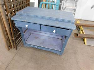 lot 76 image: Antique 36 Desk