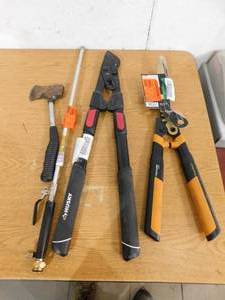 lot 96 image: Mixed Lot of yard Tools