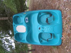 lot 2 image: Sun Dolphin Paddle Boat