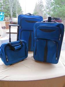 lot 4 image: Three Piece Lot of Luggage