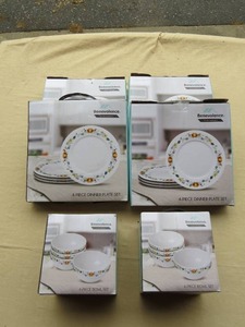 lot 9 image: 6 Piece Lot of Dinnerware