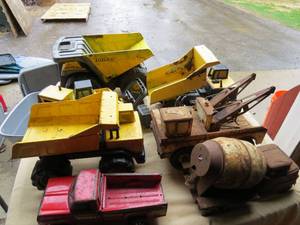 lot 42 image: Mixed Lot of Tonka and Structo Trucks