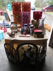 lot 48 image: Mixed Lot of Christmas Decorations