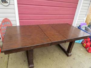 lot 51 image: 6985 Dining Room Table with Collapsible Table Leaf