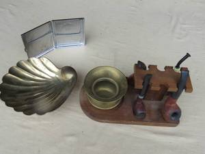 lot 70 image: Mixed Lot of Smoking Pipes and Supplies