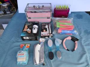lot 86 image: Mixed Lot Make Up Case with Other Beauty Supplies