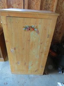 lot 103 image: 28L x 20W x 49H Cabinet