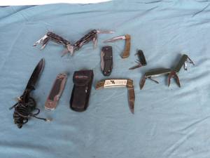 lot 105 image: Mixed Lot of Pocket Knives
