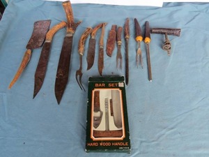 lot 117 image: Mixed Lot of Deer Handle DesignedWood Handle Knives and Utensils