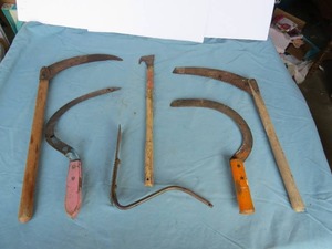 lot 118 image: Mixed lot of Farm Sickles