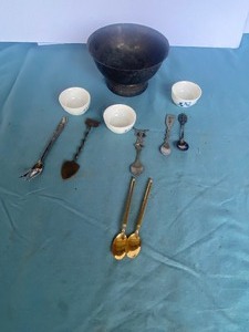 lot 144 image: Mixed Lot of Collectibles