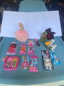 lot 141 image: Mixed Lot of Toys