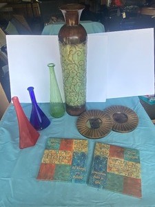lot 133 image: Mixed Lot of Home DecorVases