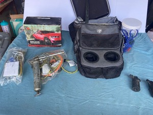 lot 124 image: Mixed Lot of Automotive ItemsSmall Grease Gun