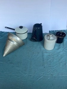 lot 127 image: Mixed Lot of Kitchen Items