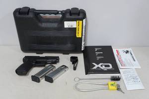 lot 1 image: Springfield Armory XD .40 S&W Semi-Auto Pistol - 3 Magazines