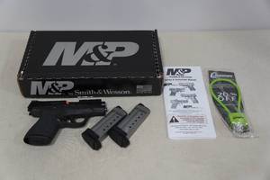 lot 1H image: NEW Smith & Wesson M&ampP40 Shield 2.0 .40 S&ampW Semi-Auto Pistol - 3 Magazines
