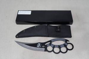 lot 72 image: Ninja Knuckle Fighting Cobra Knife