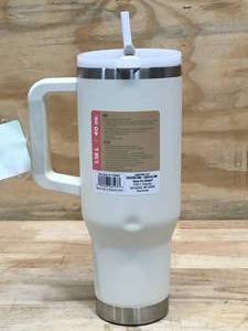 lot 27 image: Bass Pro Shops 40-oz. Mug with Slider Lid and Straw (Small Dent)