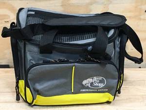 lot 78 image: Bass Pro Shops Fisherman Series Tackle Bag (Zipper Is Broken)