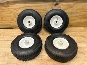 lot 139 image: Lot of 4 Trailer Tires
