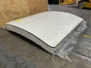 lot 30A image: 8 King Mattress