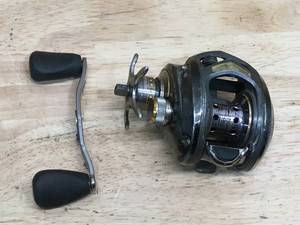 lot 168 image: Used Bass Pro Shops Johnny Morris Signature Series Baitcast Reel Model # JSG10SHLA (Handle Is Missing A Nut)