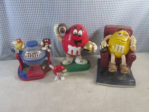 lot 165 image: (F-0) 3 M&ampM Dispensers and Small Figure