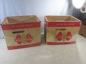 lot 184 image: (CSB) 2 Vintage Gold Medal Beverage Boxes for 12-28oz Bottles