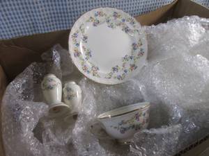 lot 186 image: (D-4) Vintage Pope Gosser Blue Belle Dishes, Bowls, Cups, S&ampP Etc All Bubble Wrapped