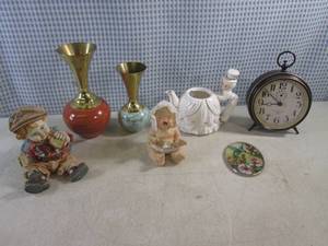 lot 220 image: (BS) Clock, Figurines and Other Decor